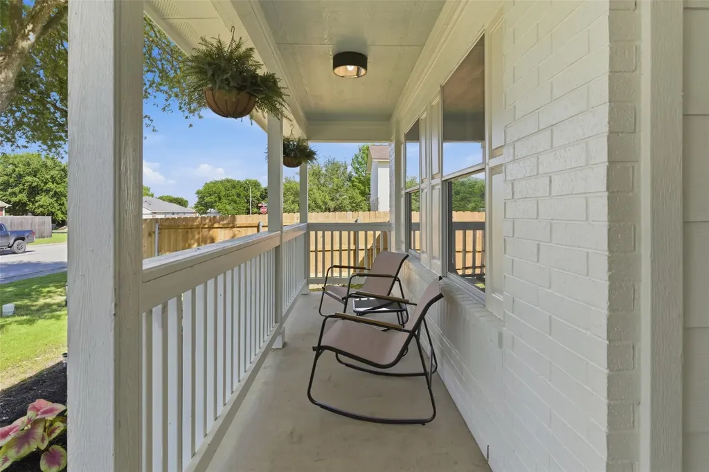197 Donatello Kyle TX 78640
