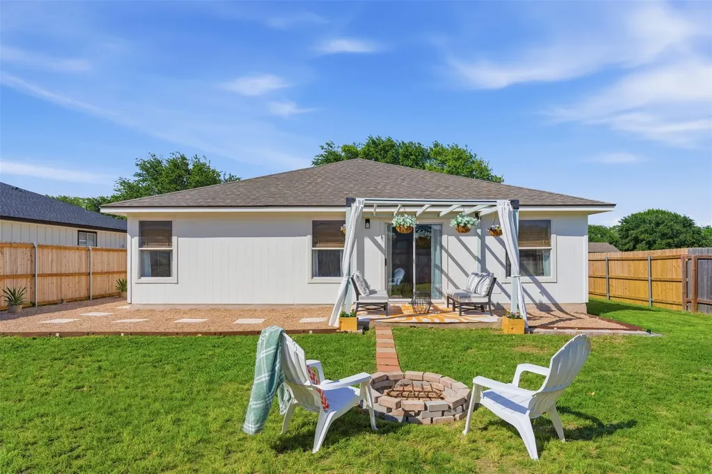197 Donatello Kyle TX 78640