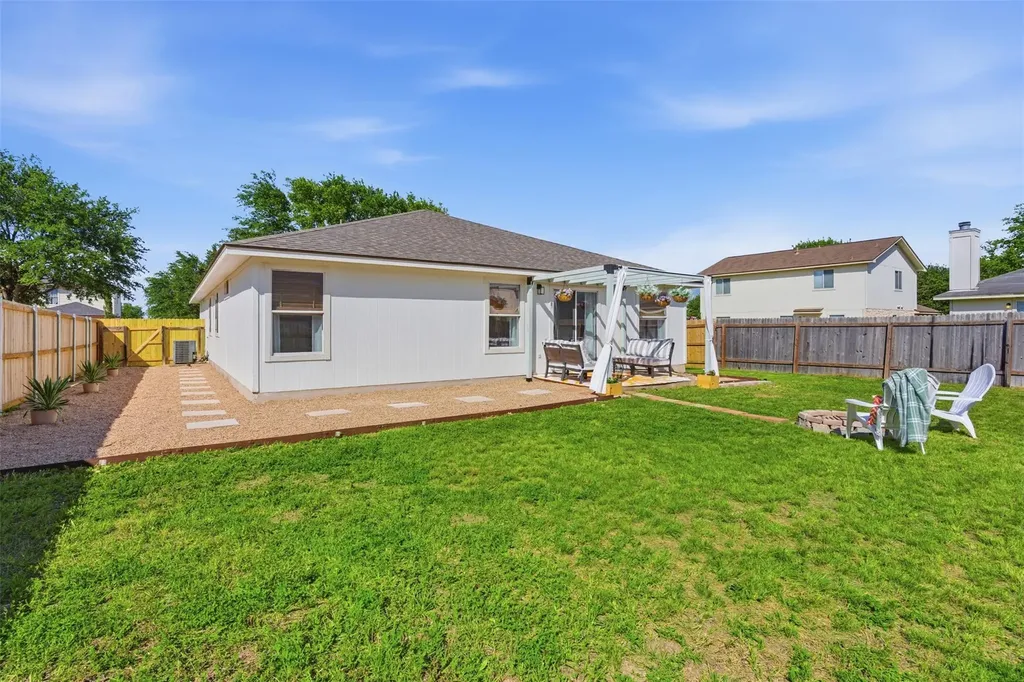 197 Donatello Kyle TX 78640