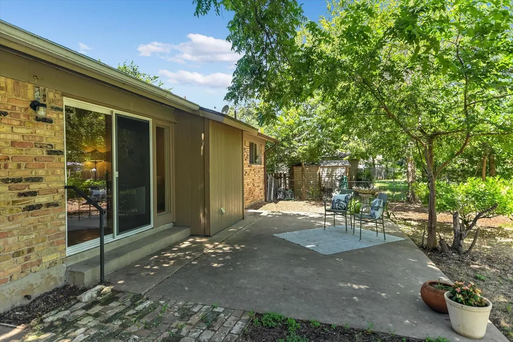 5611 Mapleleaf Drive Austin TX 78723