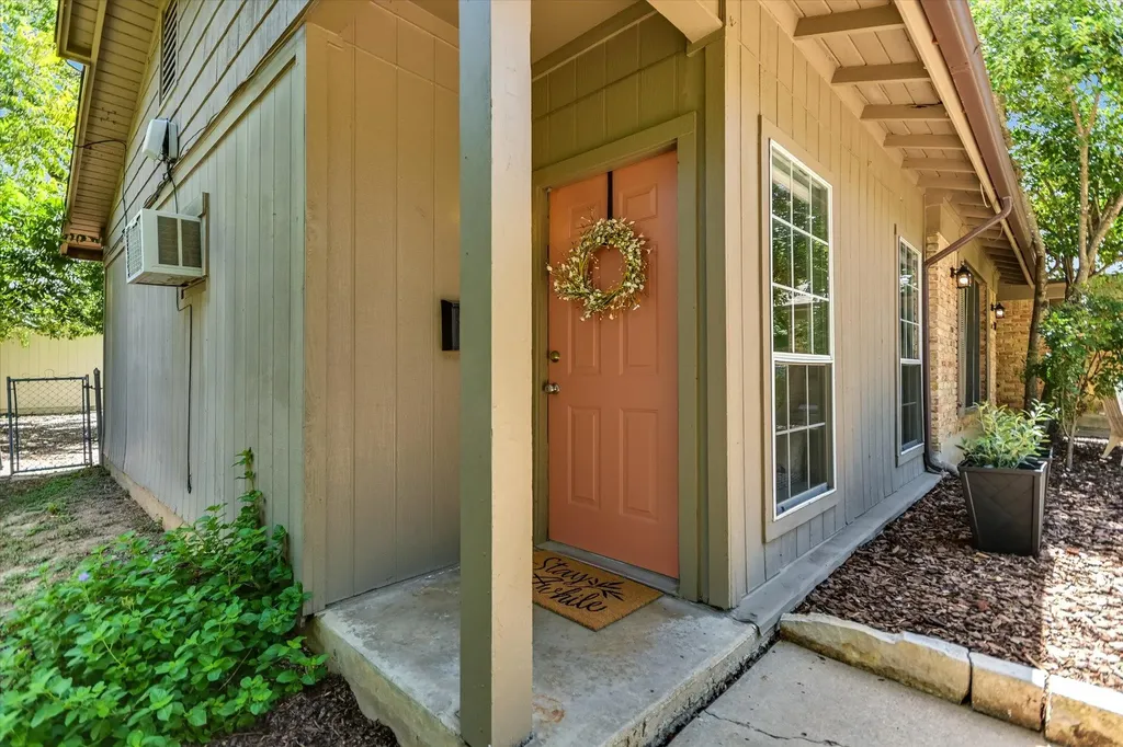 5611 Mapleleaf Drive Austin TX 78723