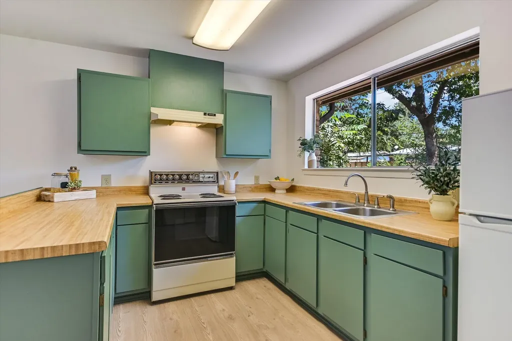 5611 Mapleleaf Drive Austin TX 78723