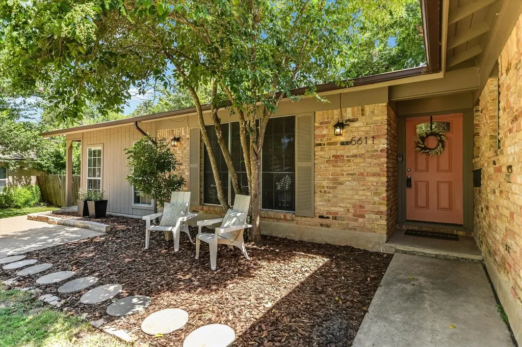 5611 Mapleleaf Drive Austin TX 78723