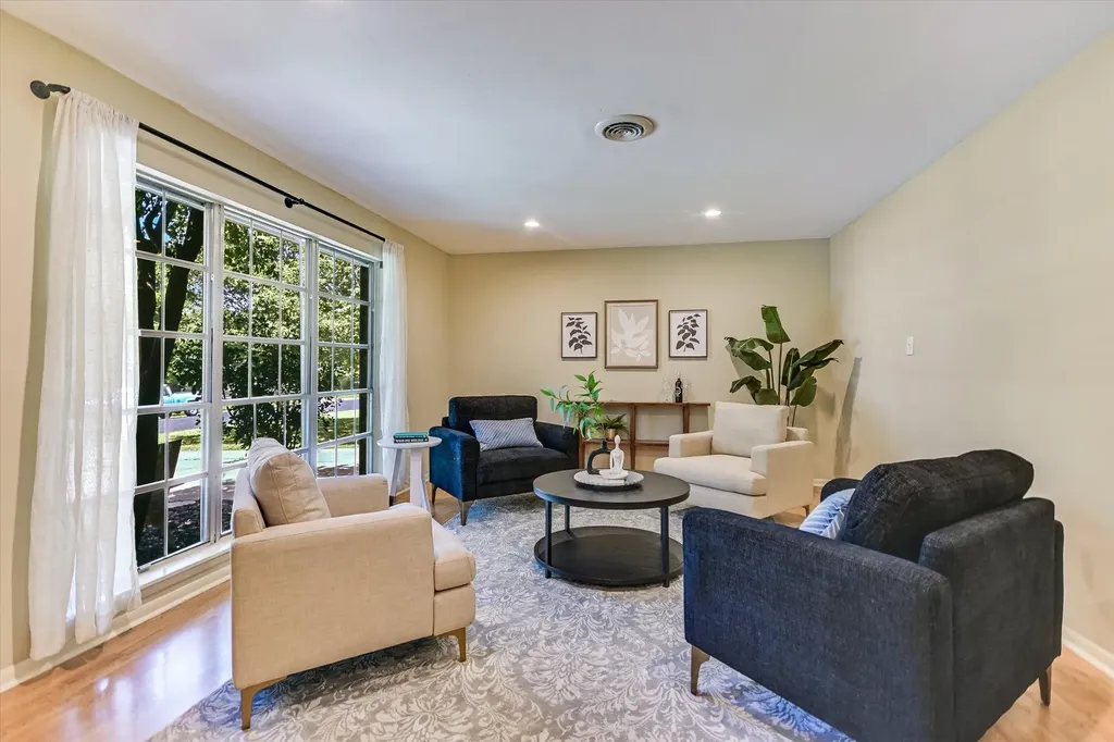 5611 Mapleleaf Drive Austin TX 78723