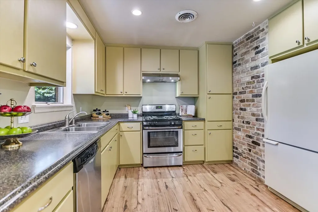 5611 Mapleleaf Drive Austin TX 78723