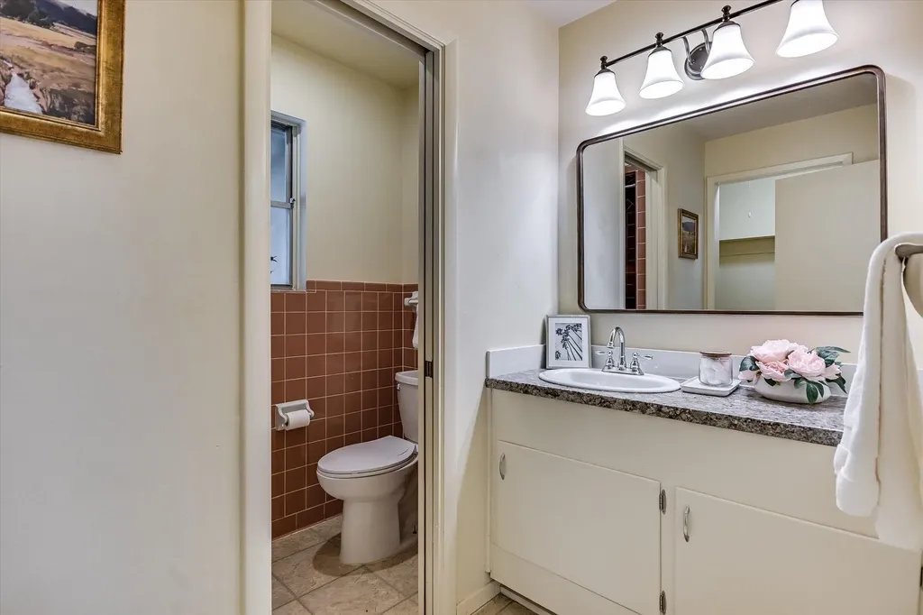 5611 Mapleleaf Drive Austin TX 78723
