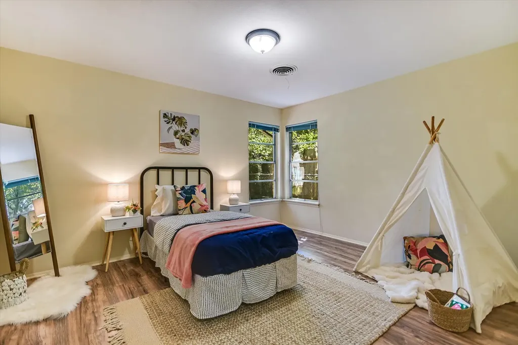 5611 Mapleleaf Drive Austin TX 78723