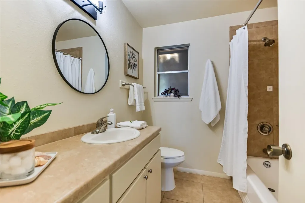 5611 Mapleleaf Drive Austin TX 78723