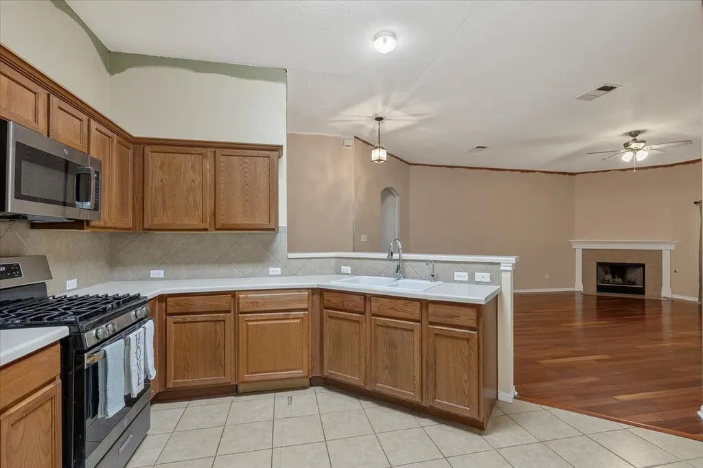 1553 Amberwood Loop Kyle TX 78640
