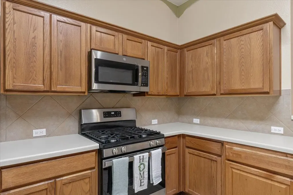 1553 Amberwood Loop Kyle TX 78640