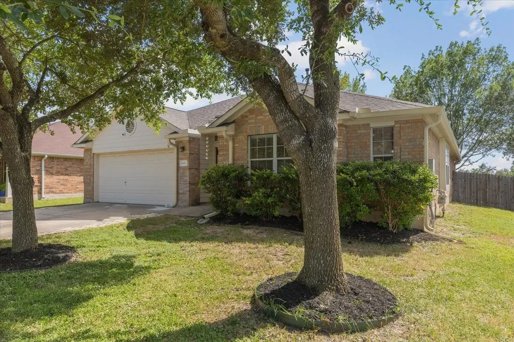 1553 Amberwood Loop Kyle TX 78640