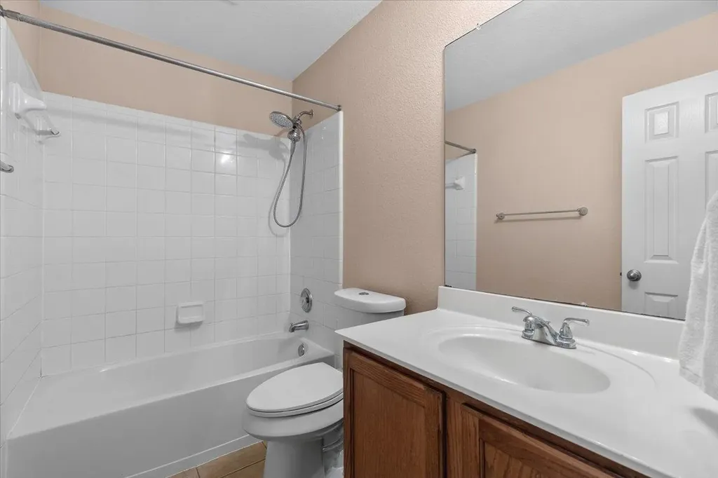 1553 Amberwood Loop Kyle TX 78640