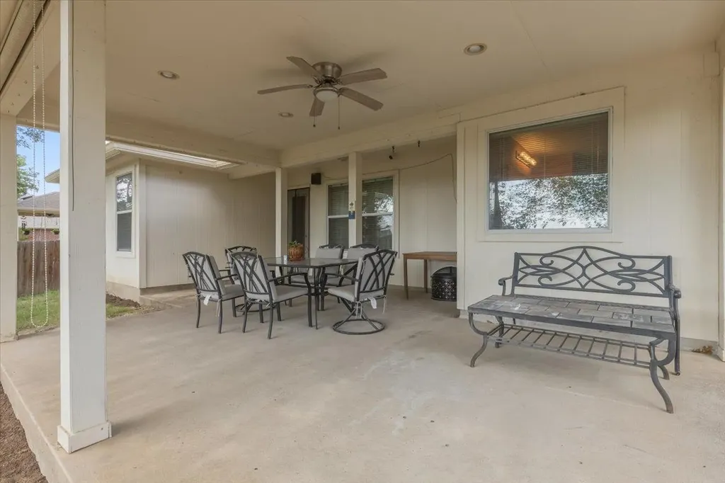 1553 Amberwood Loop Kyle TX 78640