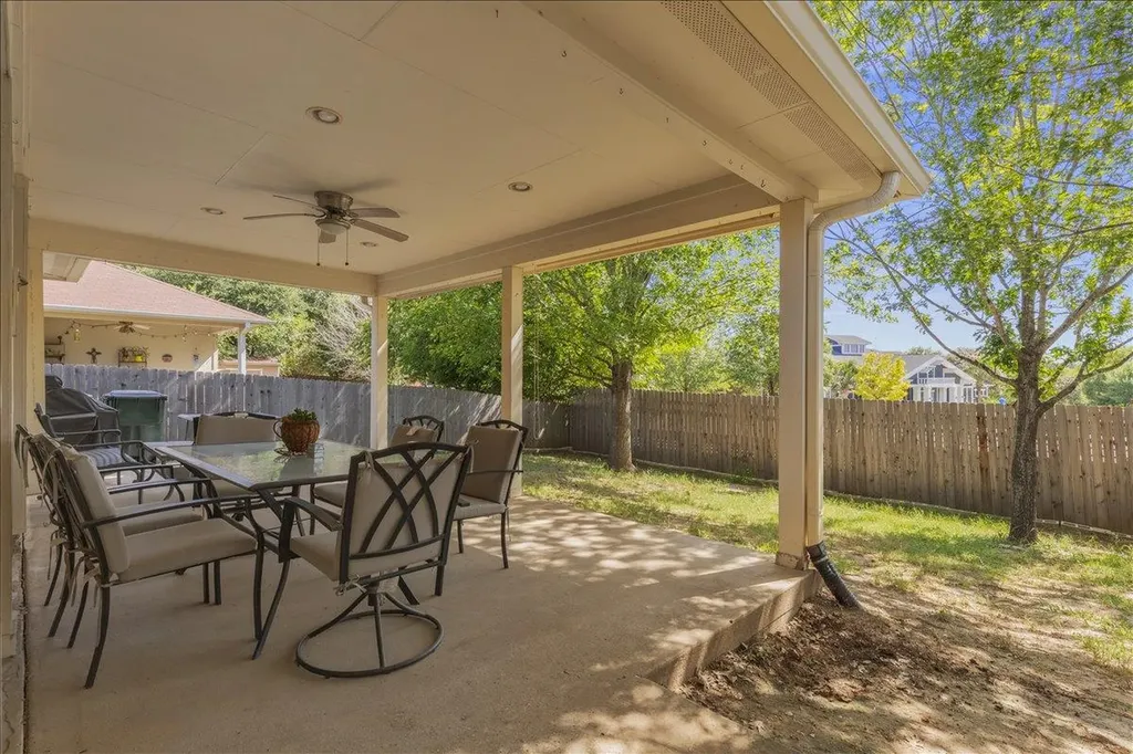 1553 Amberwood Loop Kyle TX 78640