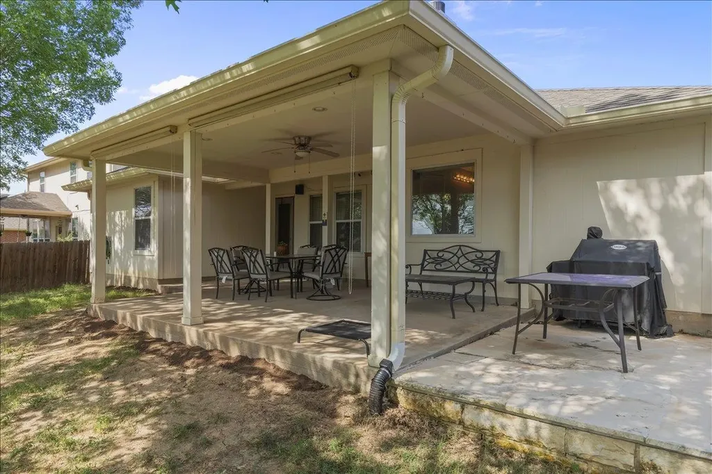 1553 Amberwood Loop Kyle TX 78640