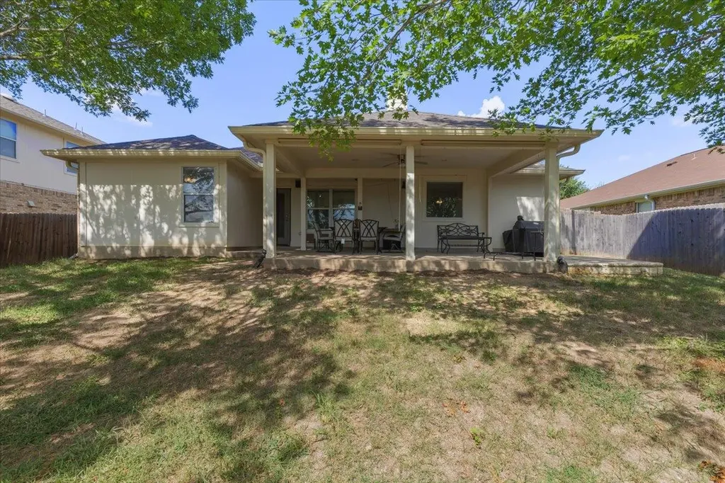 1553 Amberwood Loop Kyle TX 78640