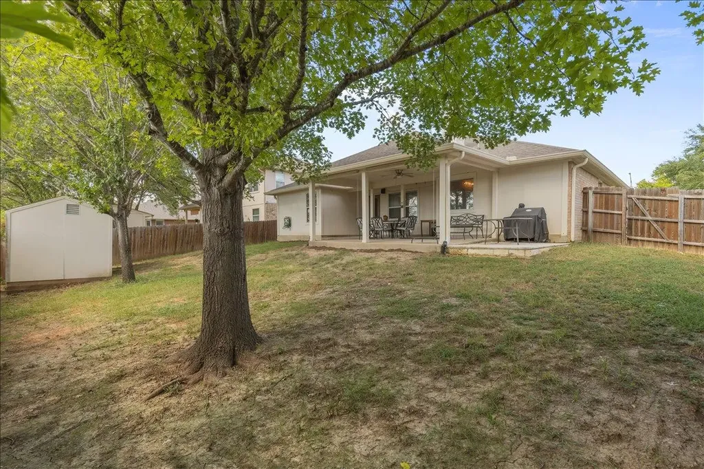 1553 Amberwood Loop Kyle TX 78640