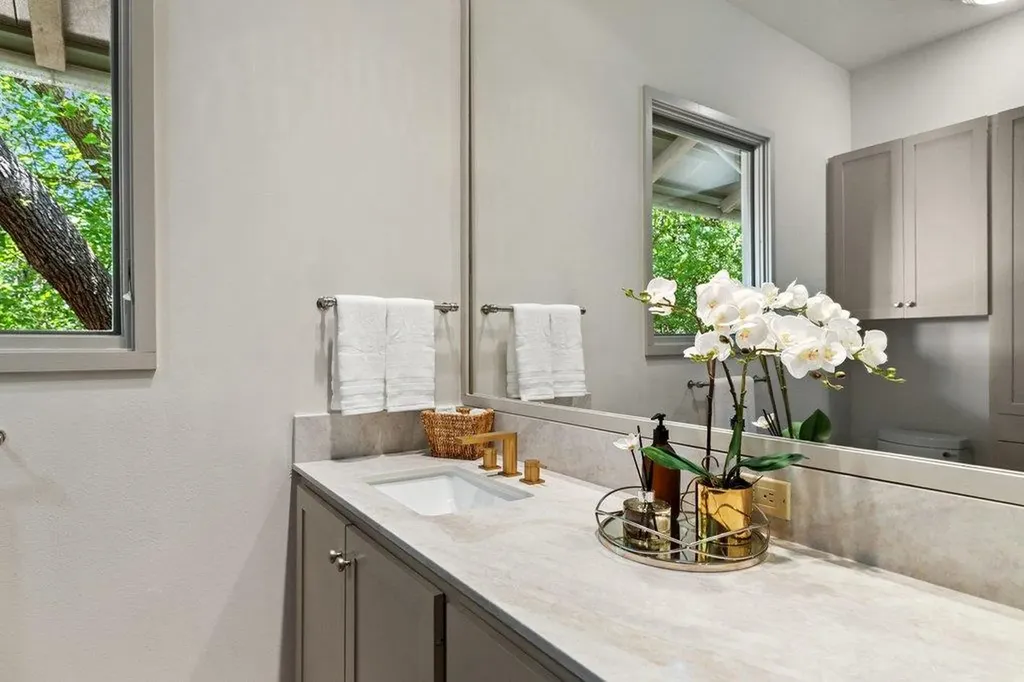 25014 Pedernales Canyon Trail Spicewood TX 78669