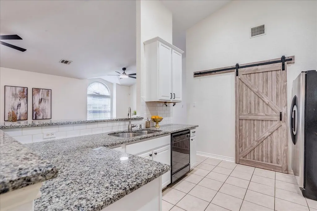 2912 Lynnbrook Drive Austin TX 78748