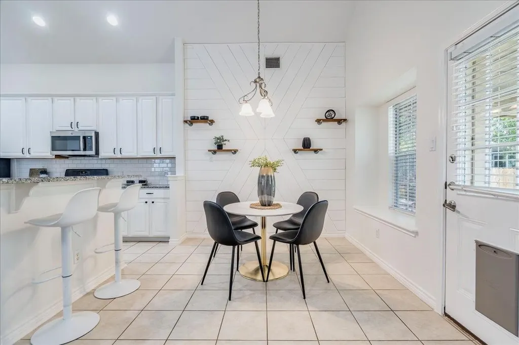 2912 Lynnbrook Drive Austin TX 78748
