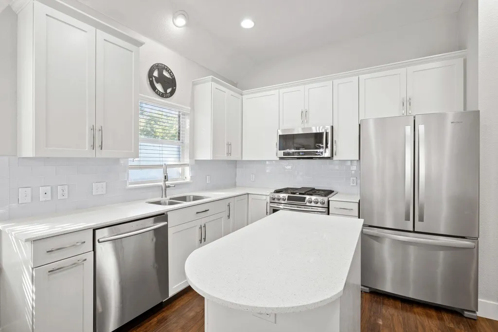 6800 La Concha Cove Austin TX 78749