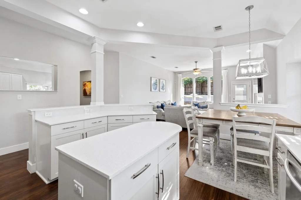 6800 La Concha Cove Austin TX 78749