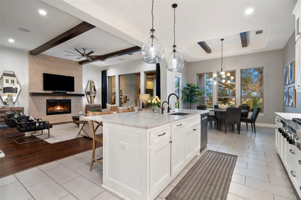 4113 Sugarloaf Drive Austin TX 78738