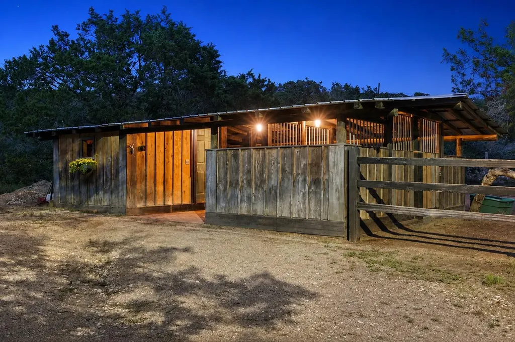1906 Bee Creek Road Spicewood TX 78669