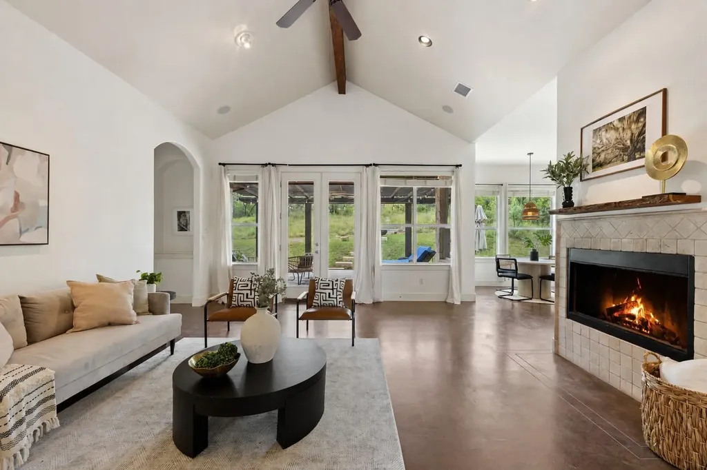 1906 Bee Creek Road Spicewood TX 78669