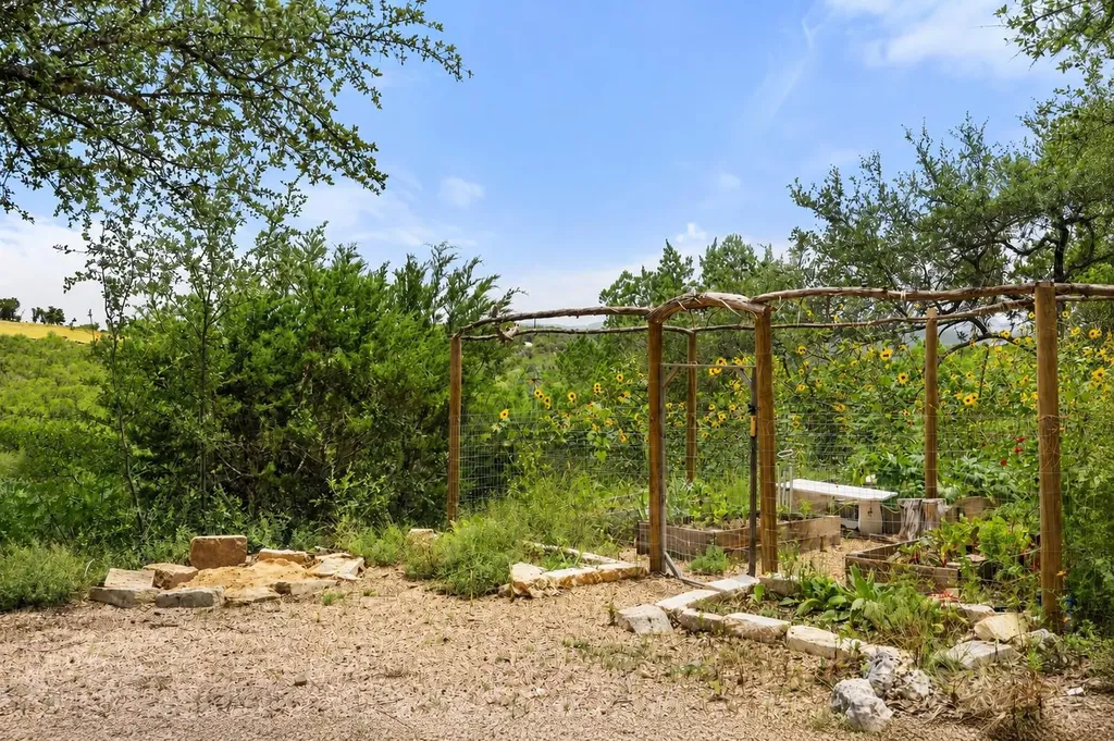 1906 Bee Creek Road Spicewood TX 78669