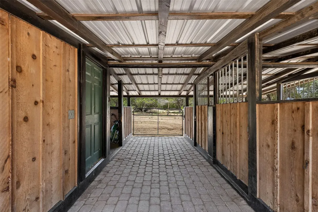 1906 Bee Creek Road Spicewood TX 78669