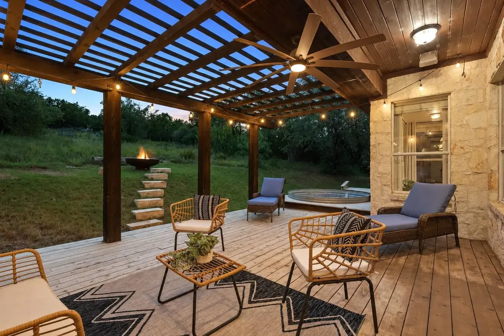 1906 Bee Creek Road Spicewood TX 78669
