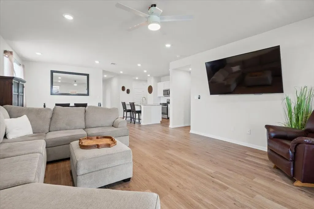 158 Gullivers Drive Elgin TX 78621