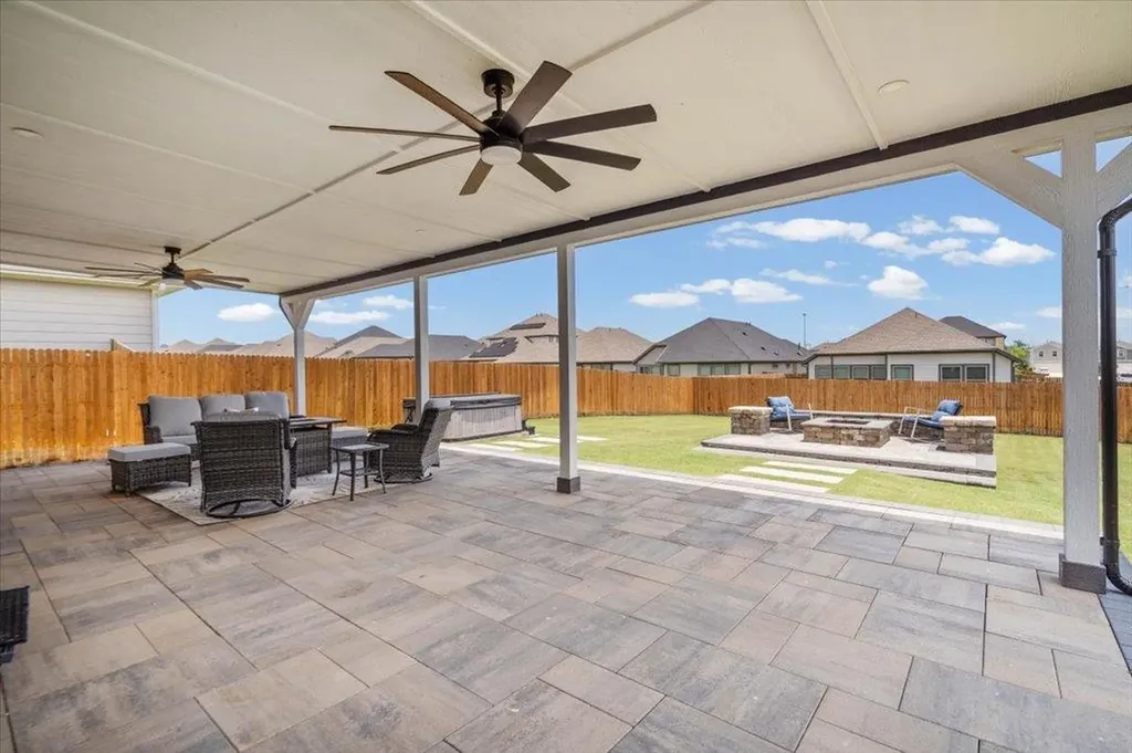 158 Gullivers Drive Elgin TX 78621