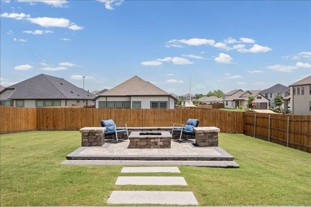 158 Gullivers Drive Elgin TX 78621