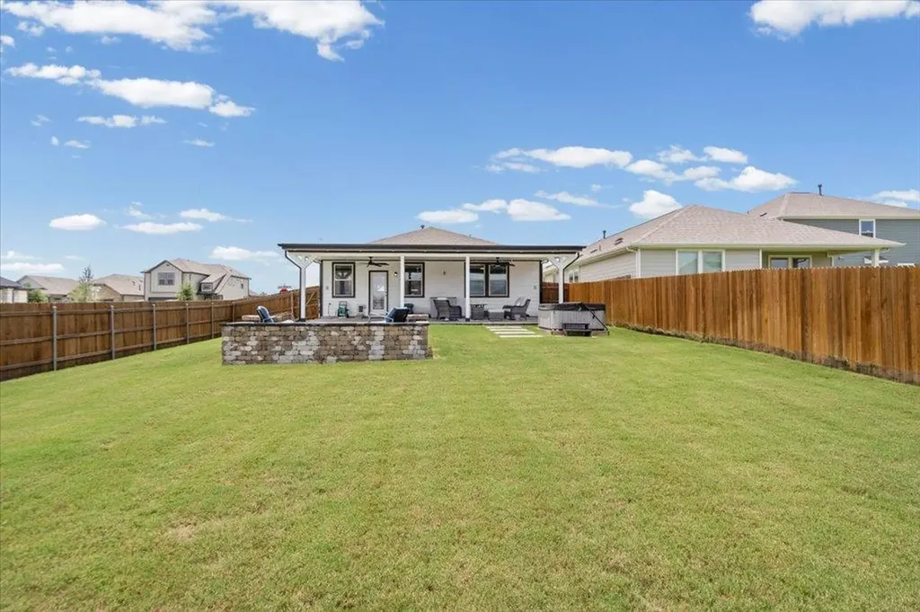 158 Gullivers Drive Elgin TX 78621