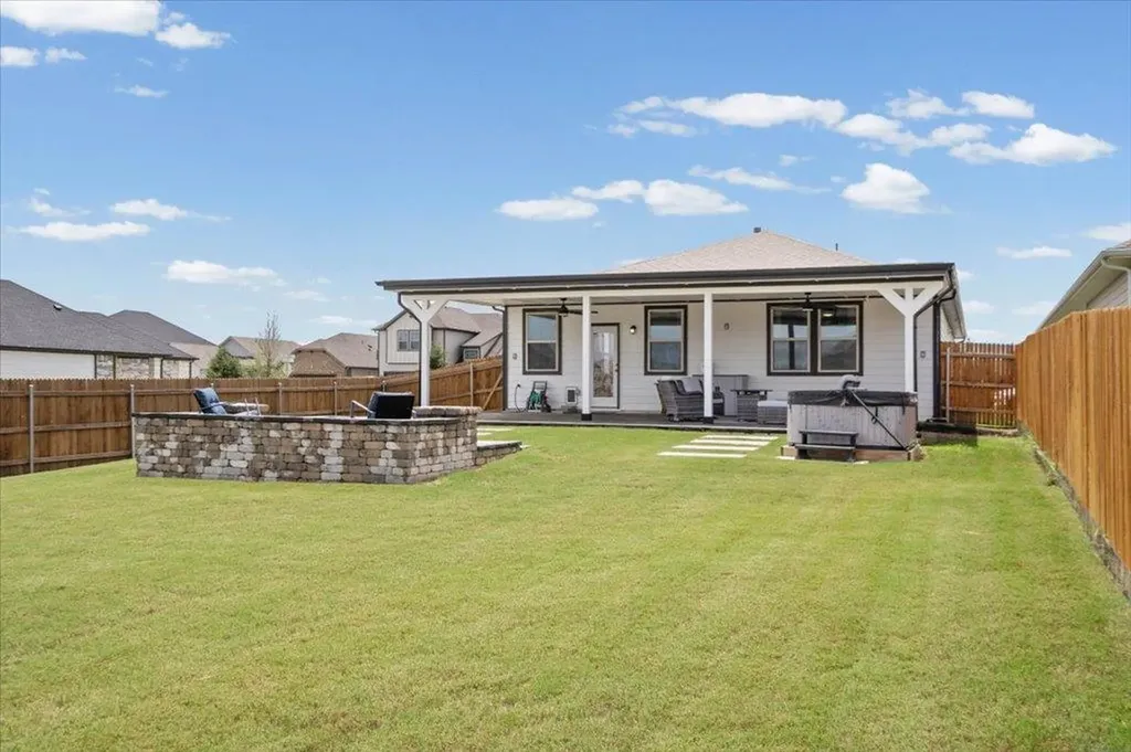 158 Gullivers Drive Elgin TX 78621