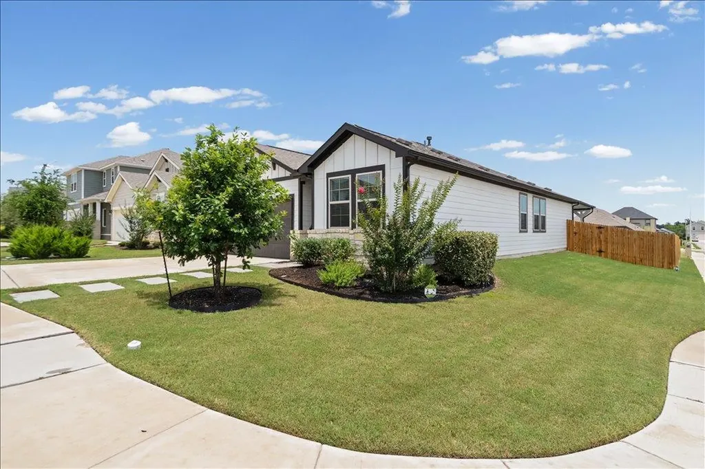 158 Gullivers Drive Elgin TX 78621
