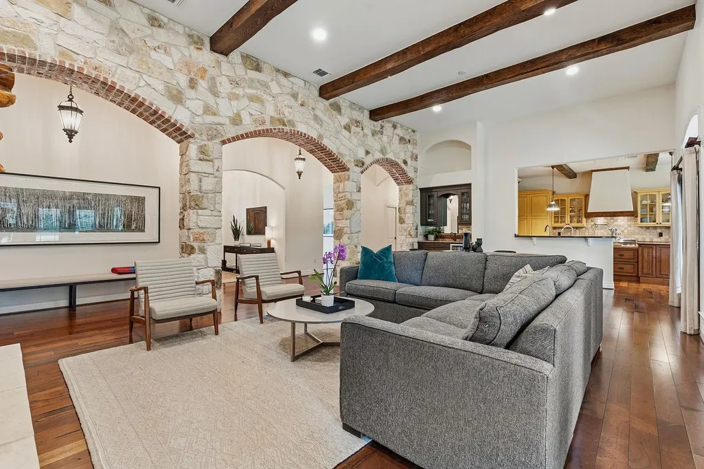 8121 Bluff Trail Austin TX 78737