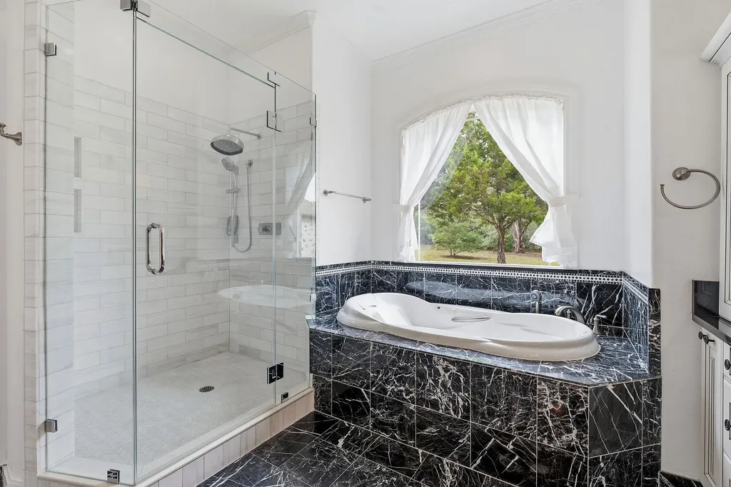 8121 Bluff Trail Austin TX 78737