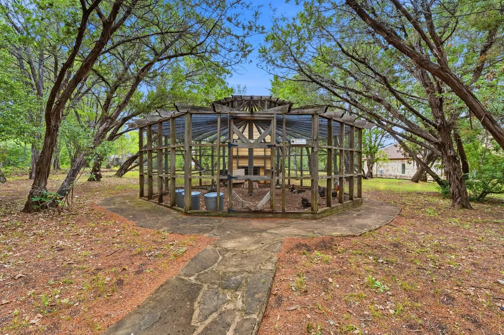 8121 Bluff Trail Austin TX 78737