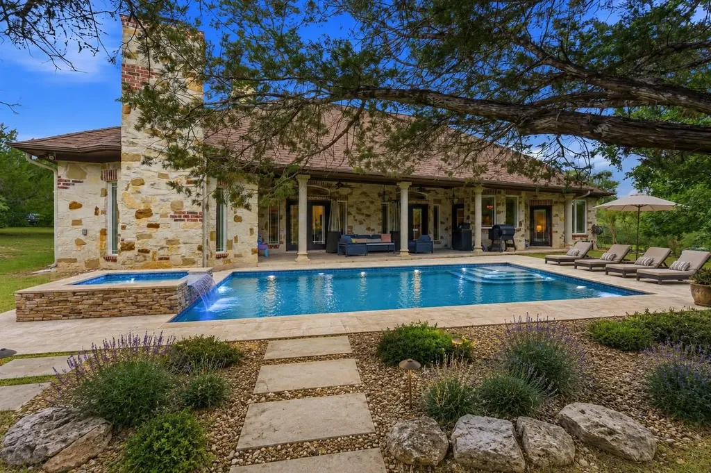 8121 Bluff Trail Austin TX 78737