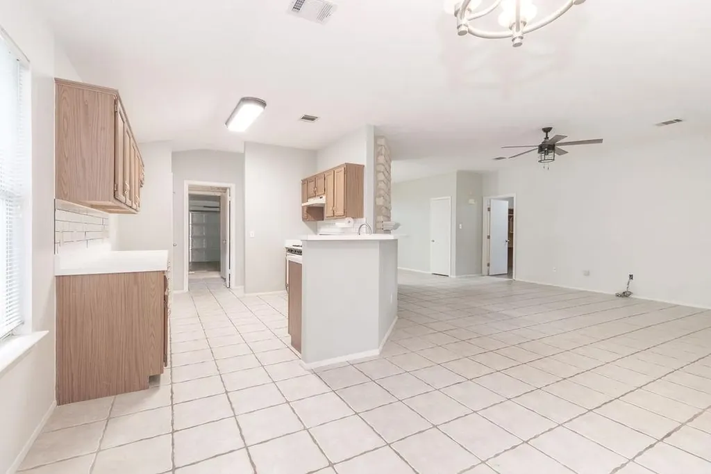 1902 Hollow Tree Boulevard Round Rock TX 78681