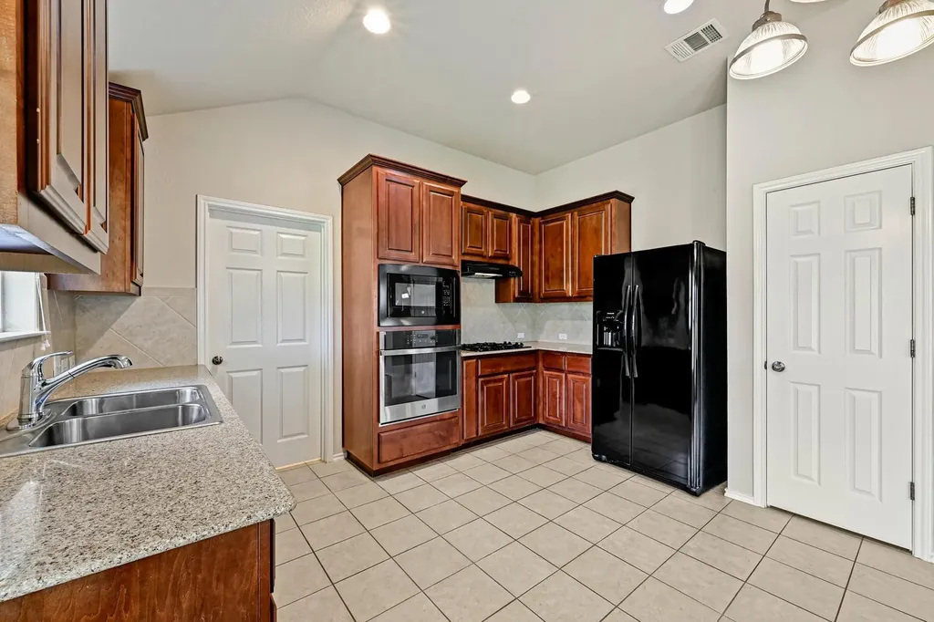 49 White Magnolia Circle Lakeway TX 78734