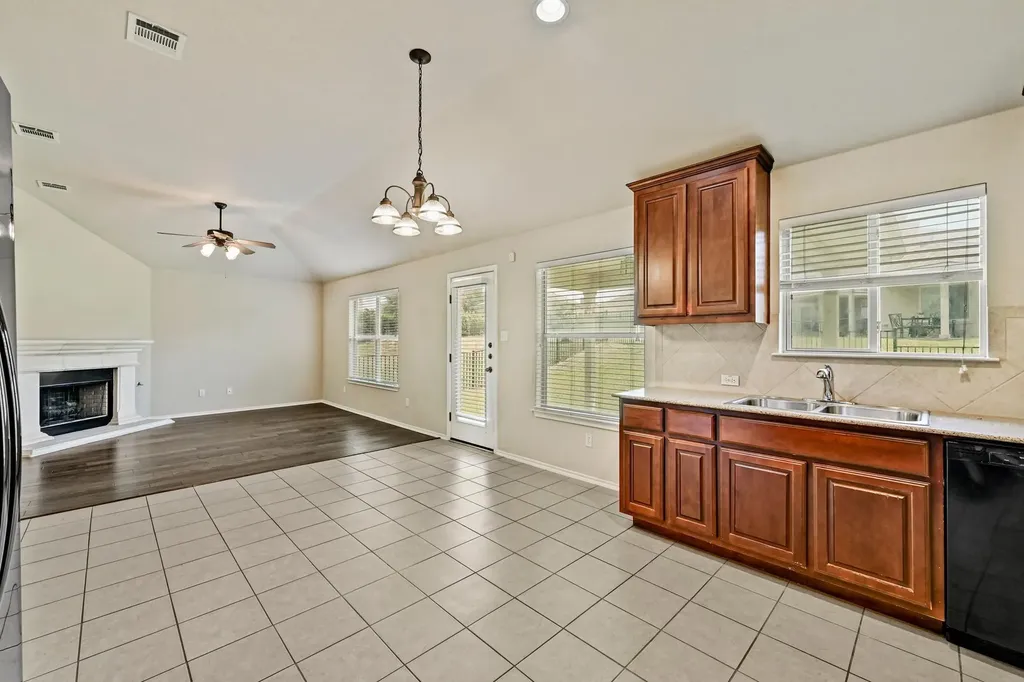 49 White Magnolia Circle Lakeway TX 78734