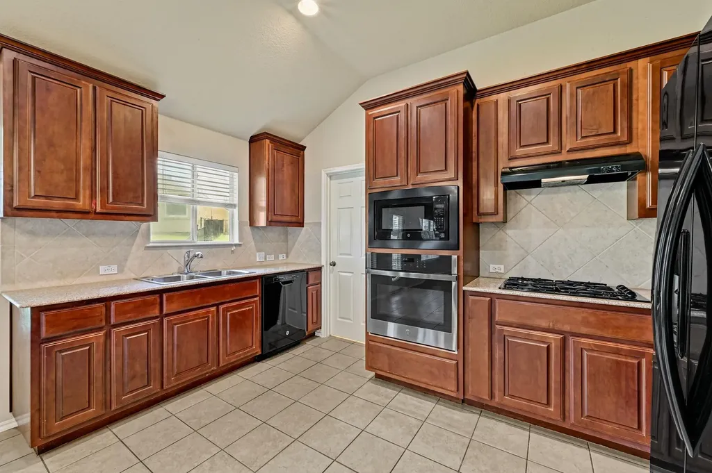 49 White Magnolia Circle Lakeway TX 78734