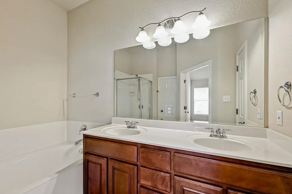 49 White Magnolia Circle Lakeway TX 78734