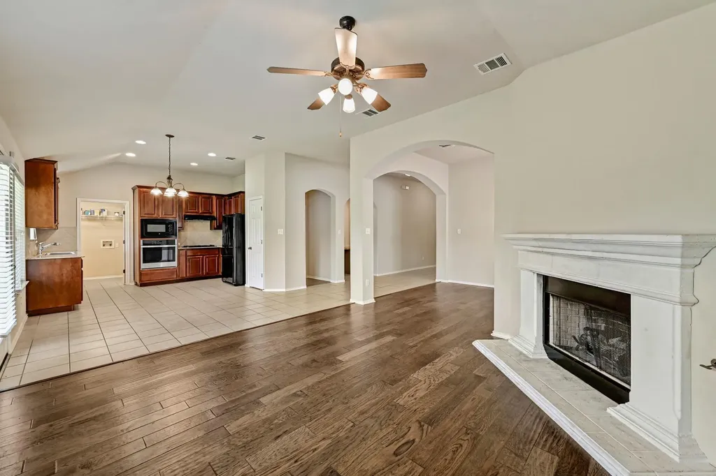 49 White Magnolia Circle Lakeway TX 78734