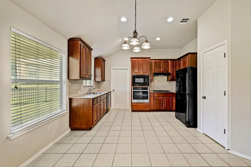 49 White Magnolia Circle Lakeway TX 78734