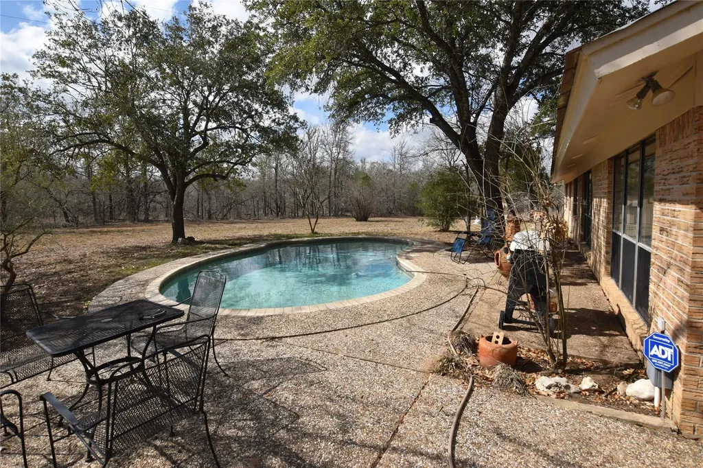 687 Fm 812 Road Red Rock TX 78662